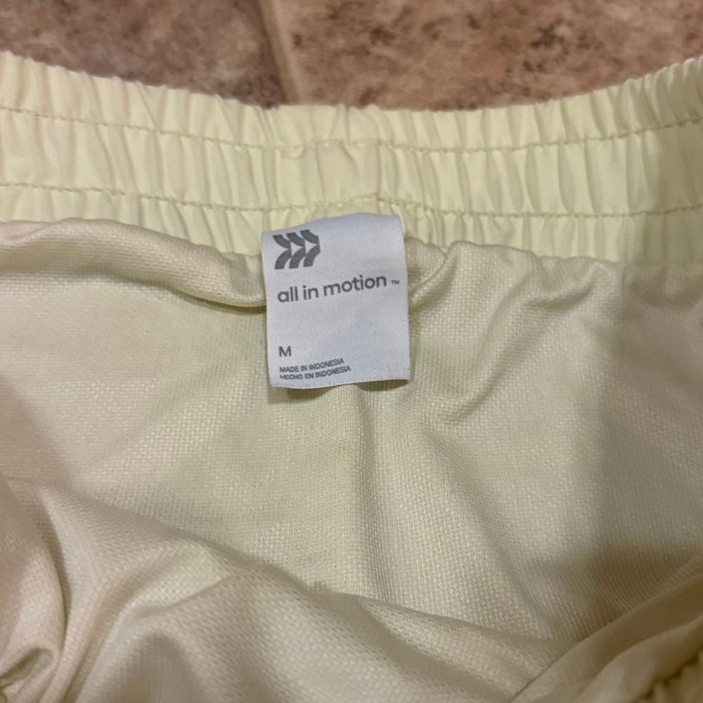 All in Motion Womens Micro Pleated Running Shorts Yellow Thin Elastic Waist M - Picture 4 of 10